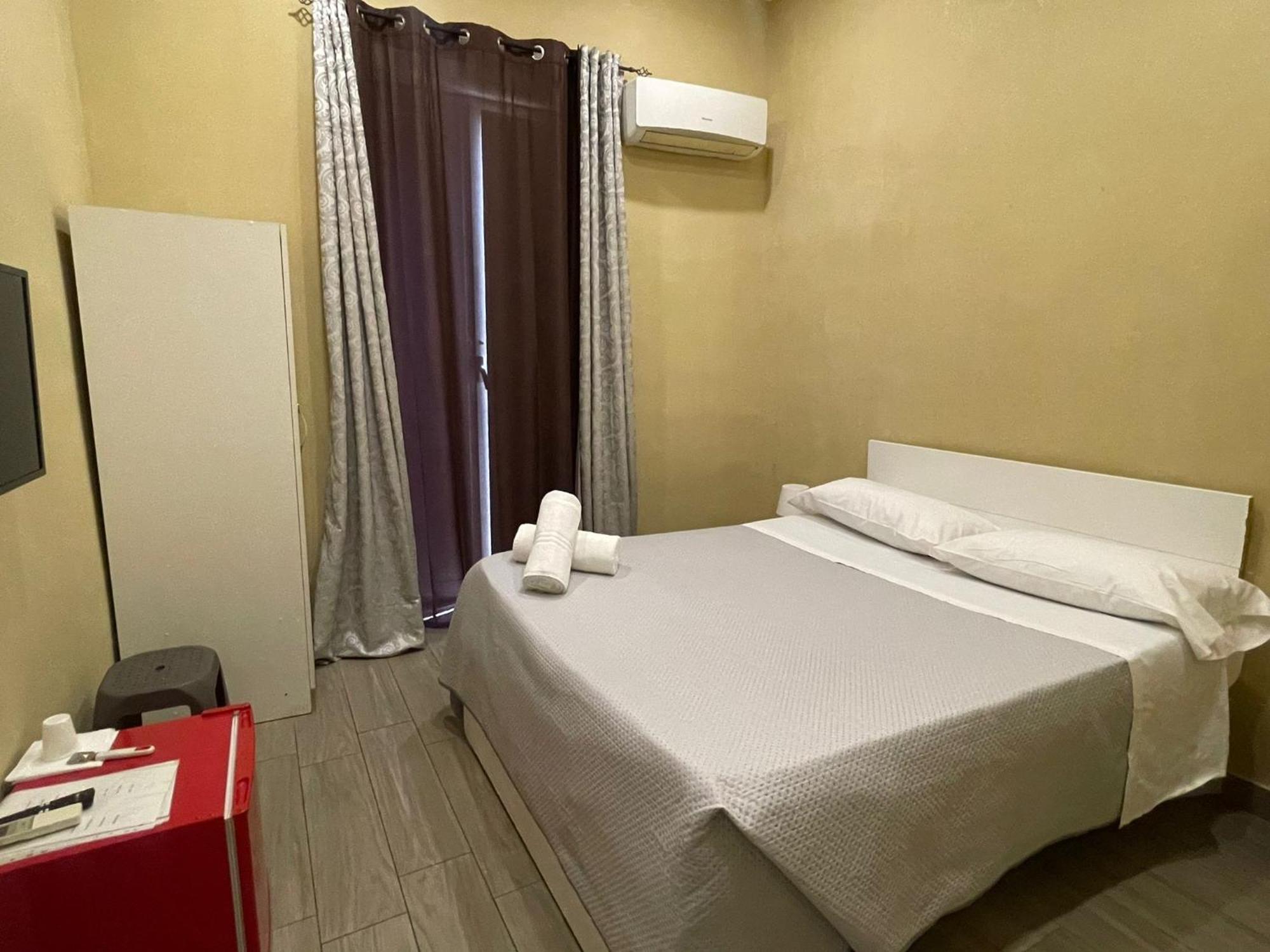 나폴리 Royal Dante B&B 외부 사진